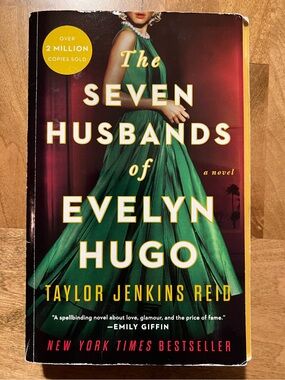 The Seven Husbands of Evelyn Hugo by Taylor Jenkins Reid - paperback
